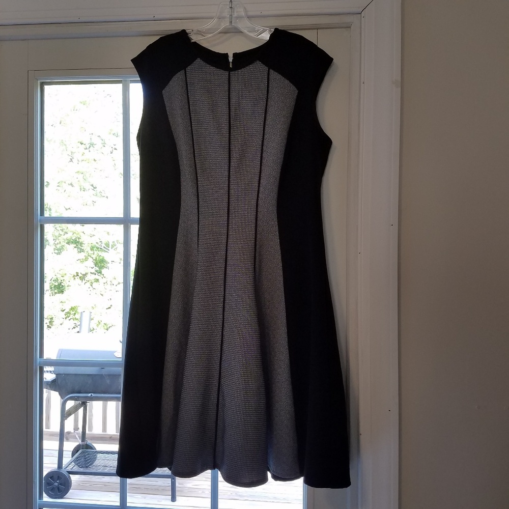 Price drop 🫳🎤Sandra Darren Dress